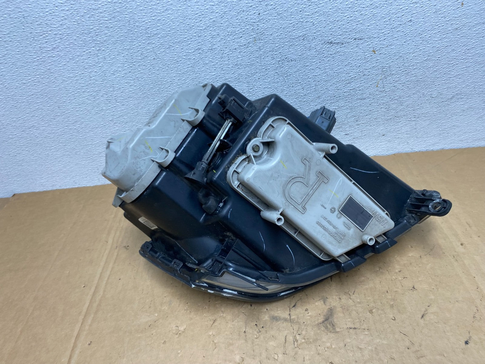 2005 - 2011 Cadillac STS Right Passenger RH Side Xenon Headlight AD3174 DW6
