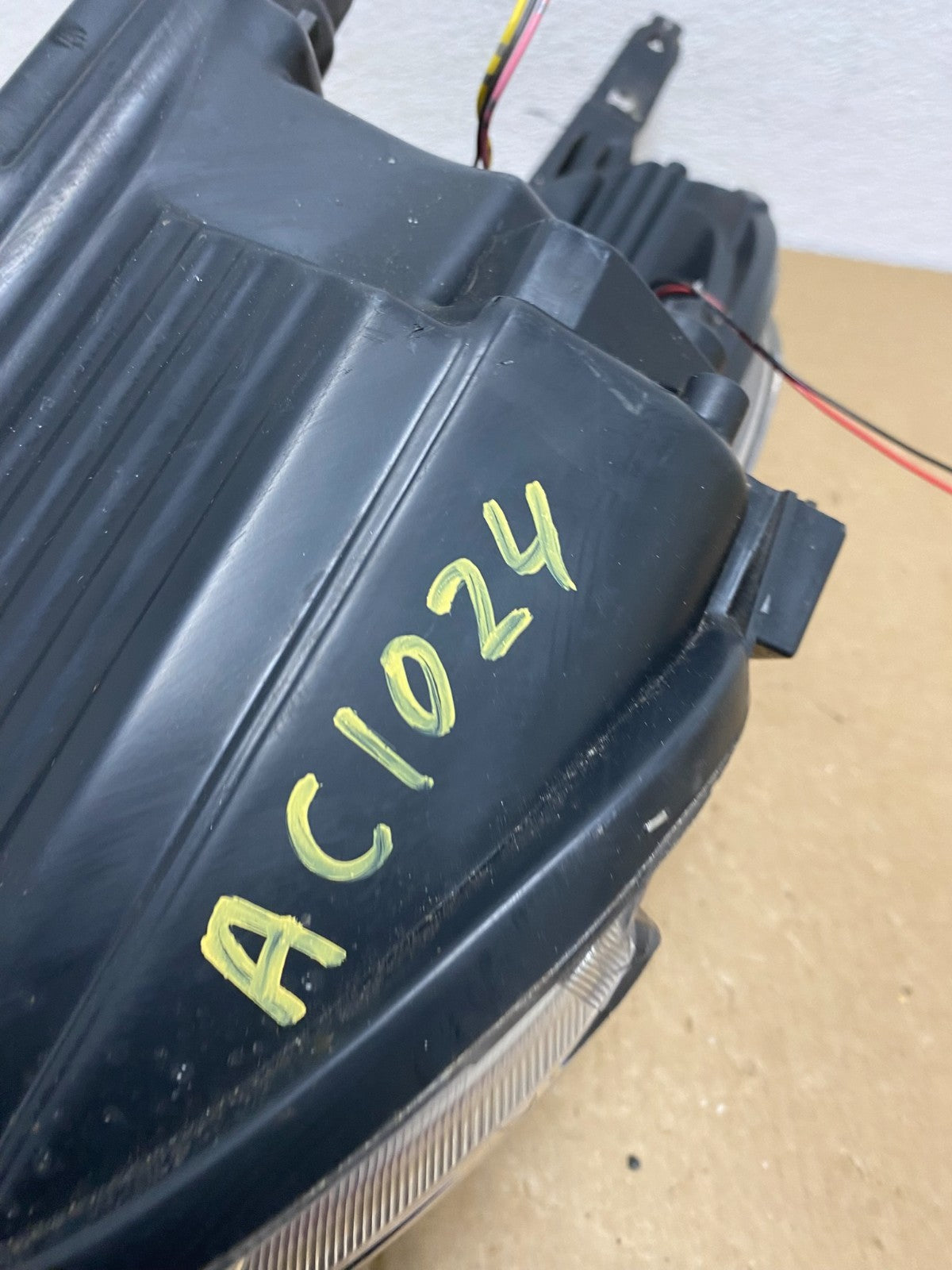 2015 to 2019 Nissan Versa Headlight Right Passenger RH Side Oem AC1024 DW8