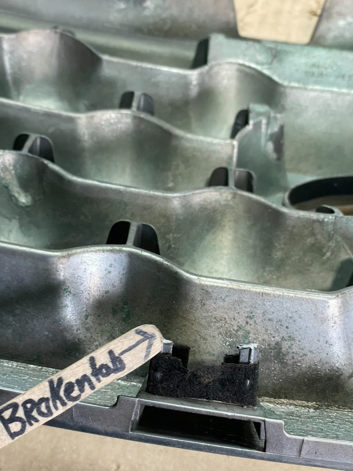 2006 2007 2008 Infiniti Fx35 Front Upper Grill Grille W/ Emblem OEM Z5635 DG11