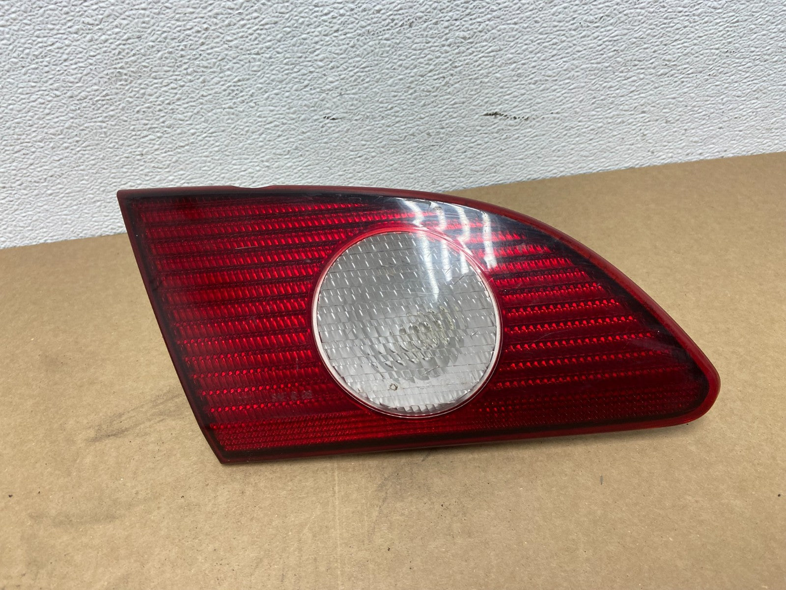 2001 2002 Toyota Corolla Left Driver LH Side Inner Tail light OEM AB9939 DW0