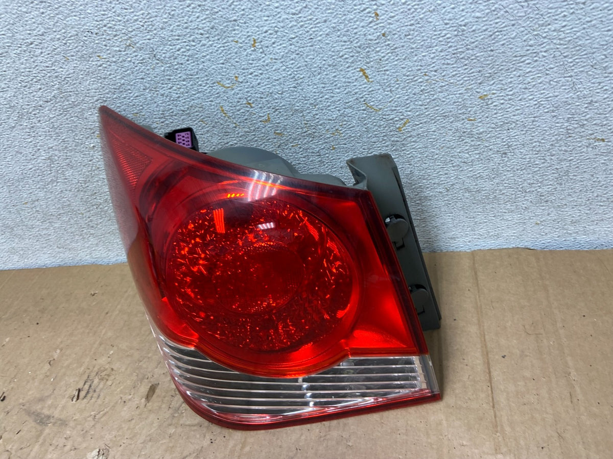 2011 2012 2013 2014 Chevrolet Cruze Left Driver LH Side Tail Light AI9151 LK1
