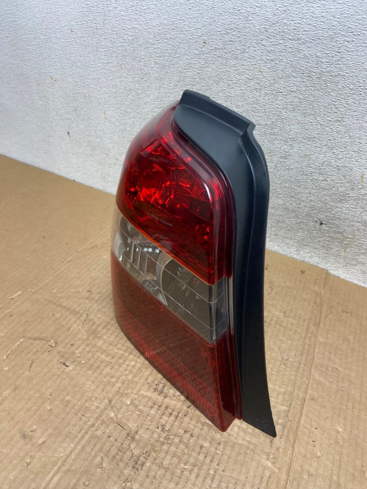 2004-2007 Toyota Highlander Left Driver LH Side Tail Light AI6742 LK1