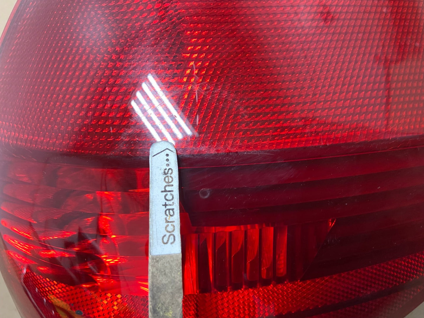 2004-2005 Toyota Sienna Right Passenger Rh Side Tail Light AF4731 LK3