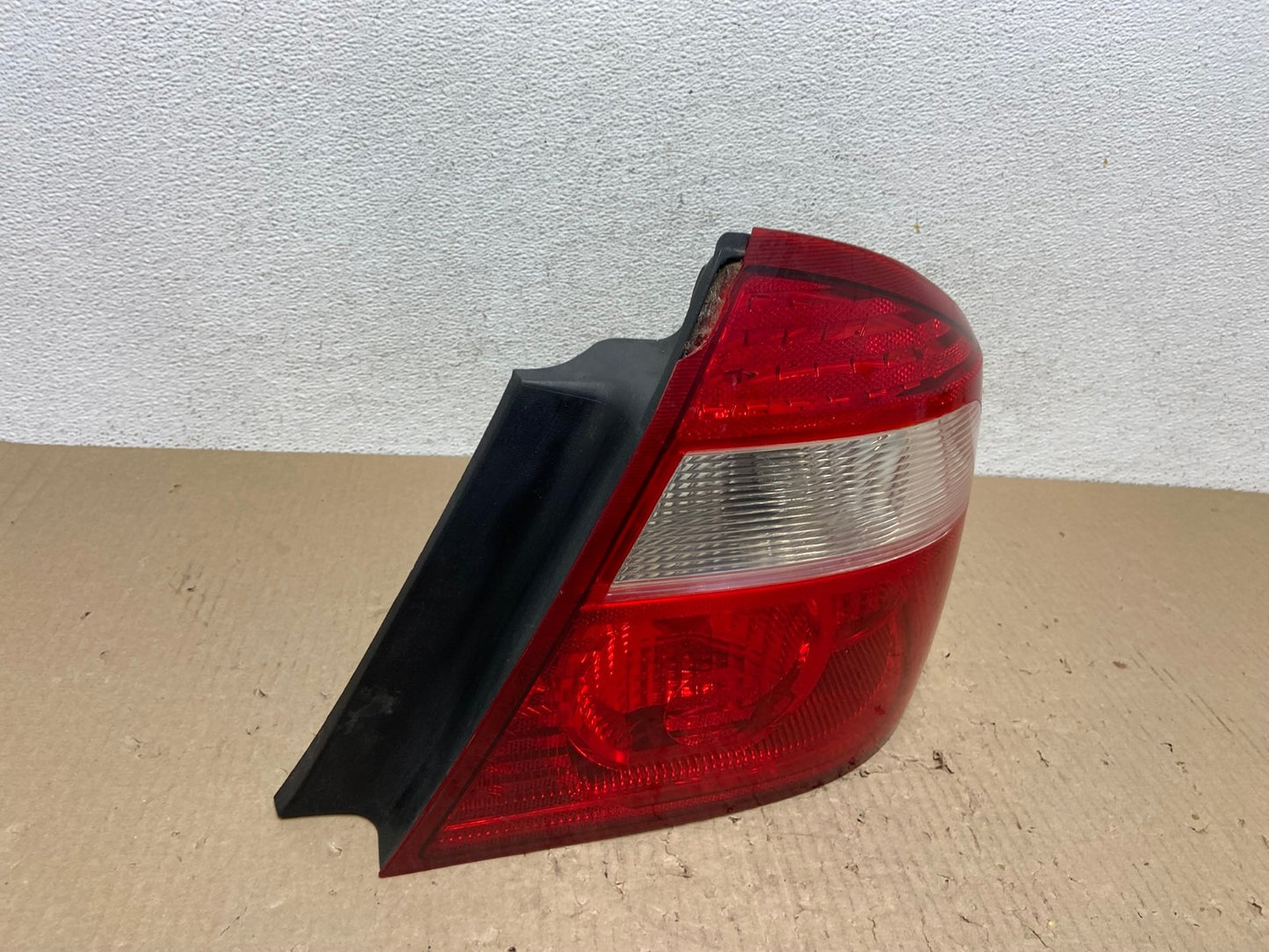 2005 2006 2007 Ford Five Hundred Right Passenger RH Tail Light AE9821 LK2