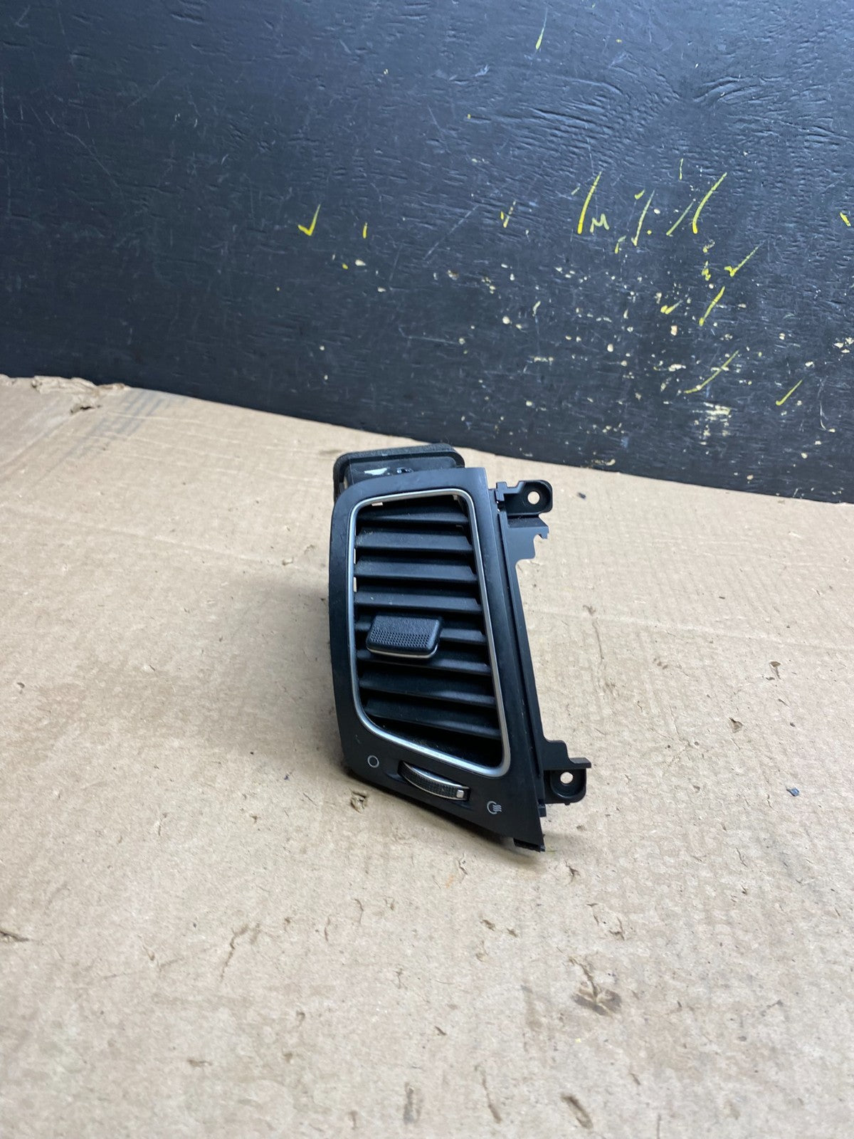 2014 2015  Kia Sorento Front Dash Left Driver LH Side A/C Air Vent z0181 DG0