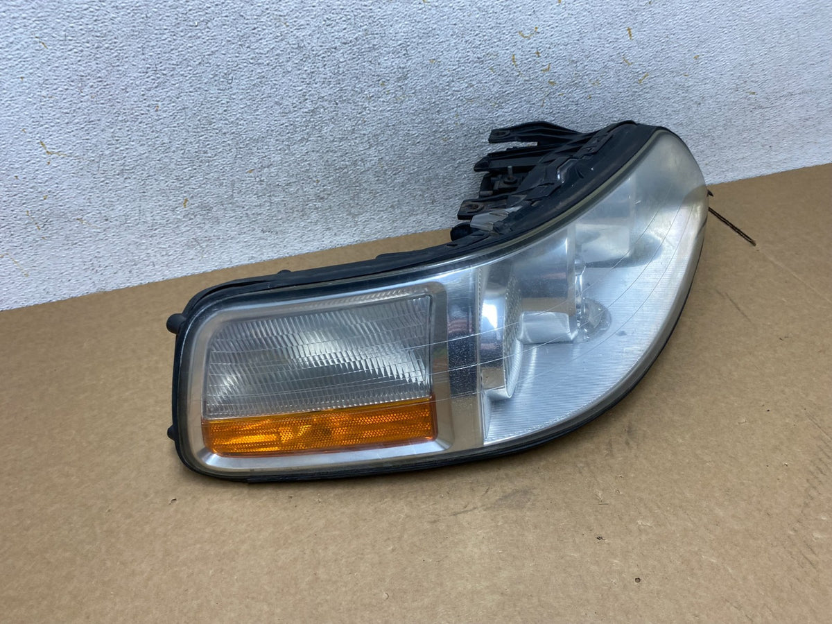 2005 to 2011 Lincoln Town Car Right Passenger Rh Side Headlight AI2616 DW2