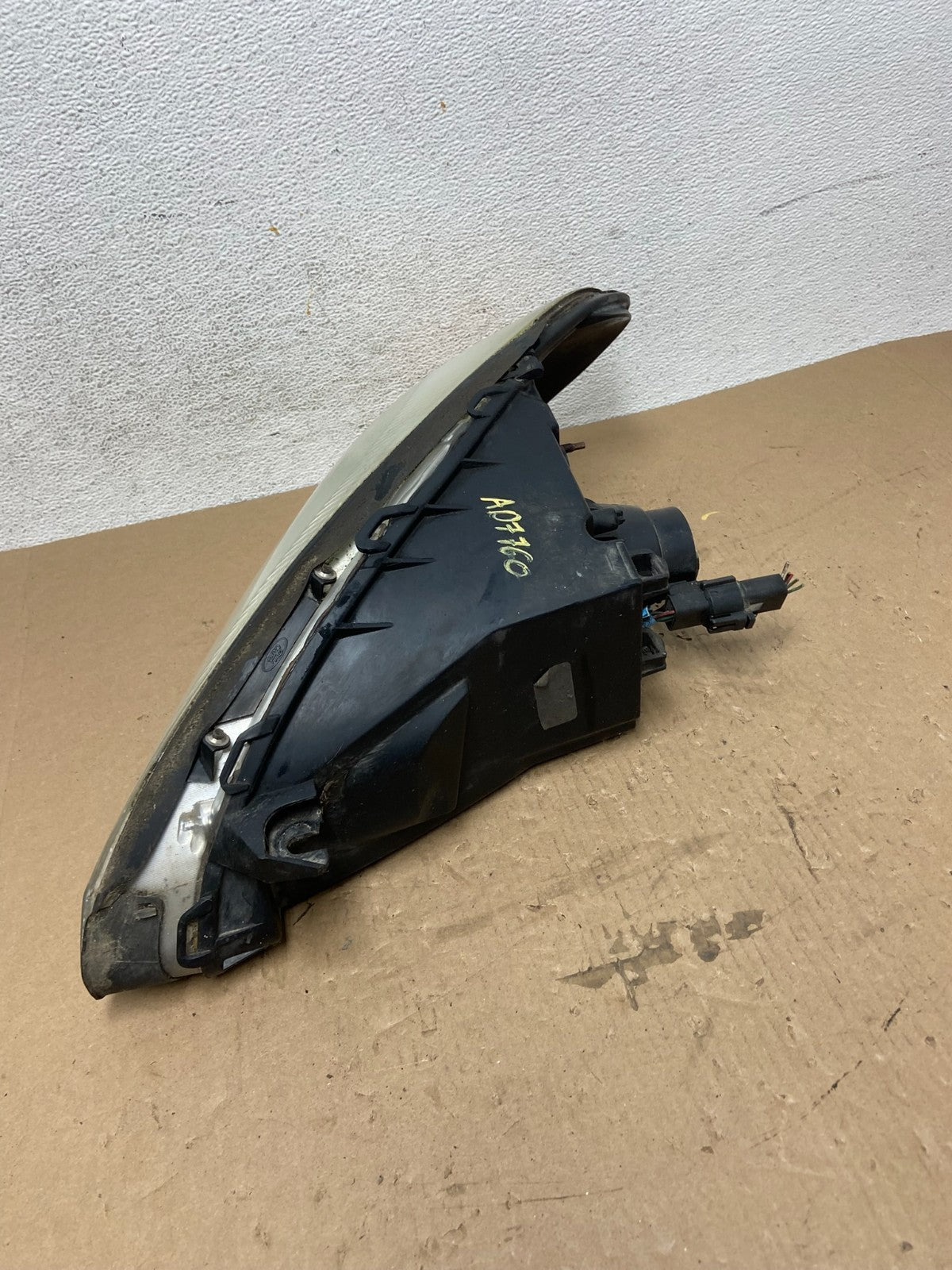 2000 to 2007 Ford Taurus Right Passenger RH Side Halogen Headlight AD7760 DW6