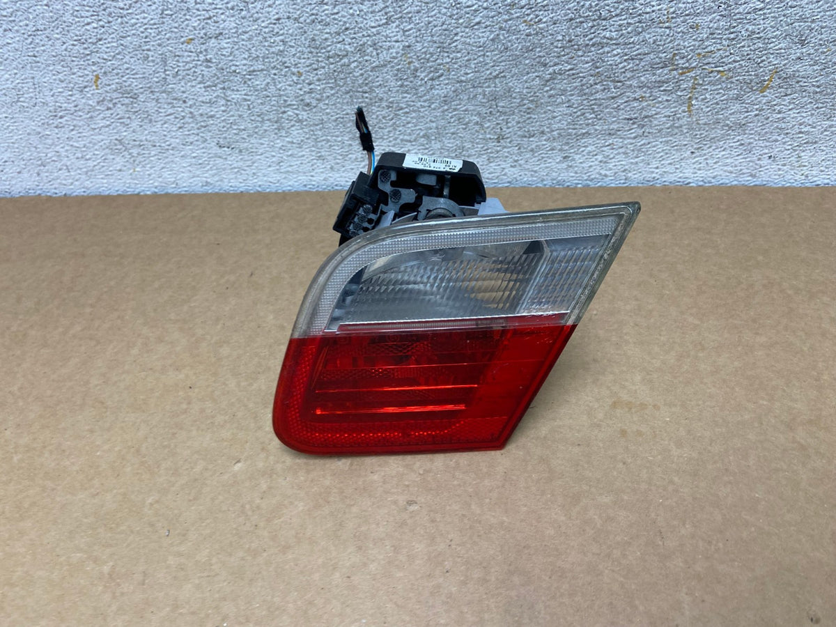 2002 - 2005 BMW 3 325i E46 Series Right Passenger Inner Tail Light AI2563 LK0