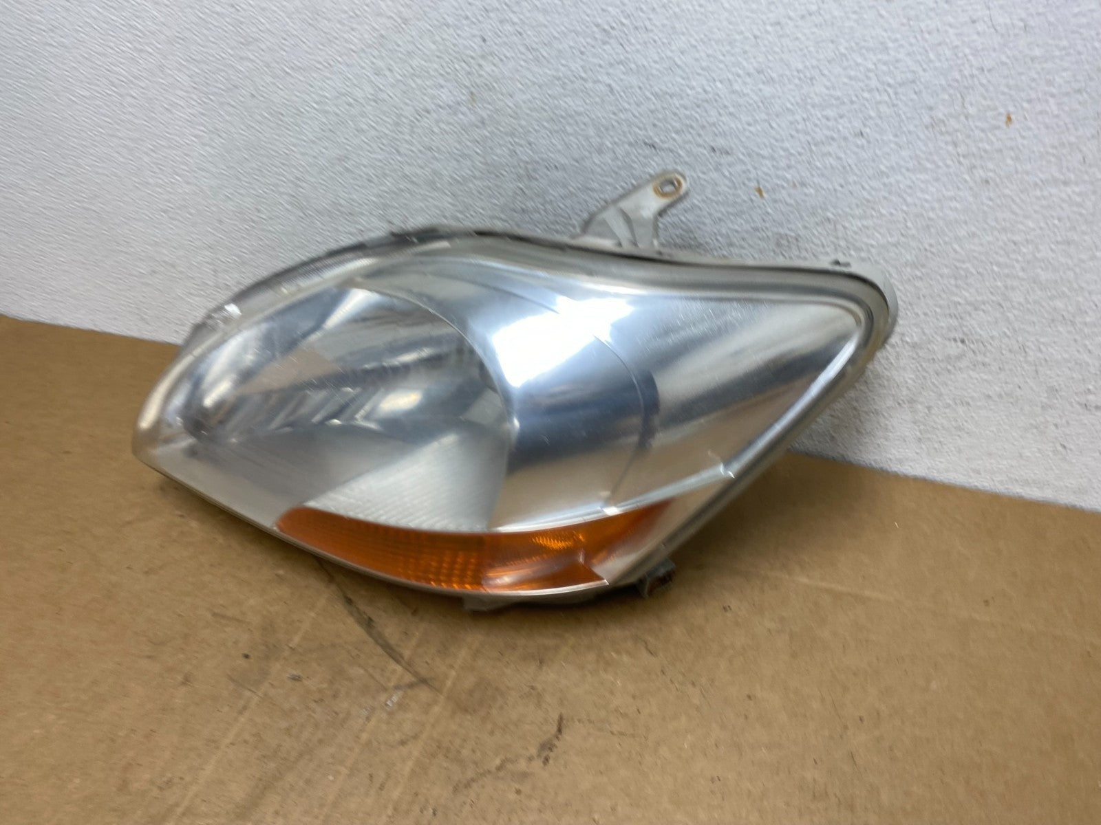 2007 2008 2009 Toyota Yaris Left Driver LH Halogen Headlight AD6075 DW1