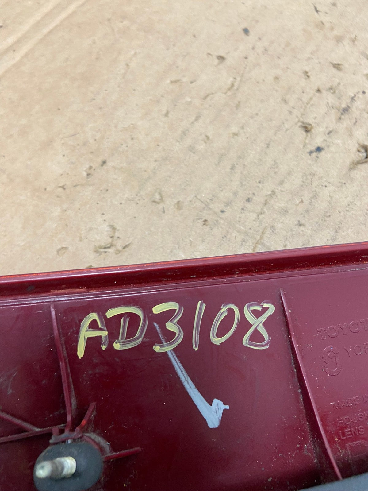 2004-2005 Toyota Sienna Right Passenger RH Side Inner Tail Light AD3108 LK8
