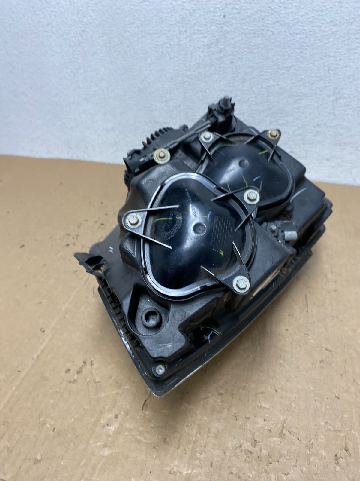 2008 to 2014 Cadillac CTS Left Driver LH Side Xenon Headlight AC6084 DW10