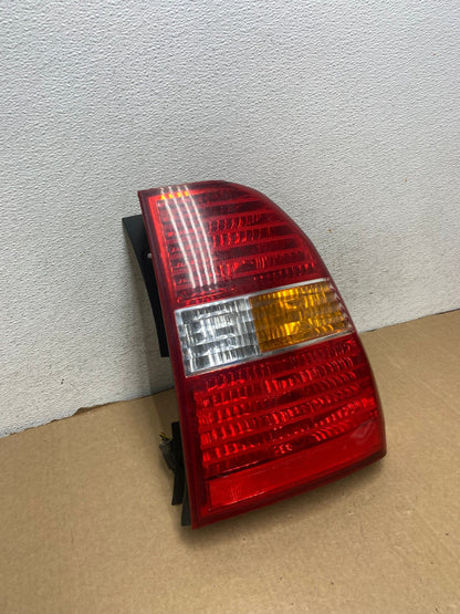 2005 to 2007 Kia Sportage Right Passenger Side RH Side Tail Light AG1975 LK2