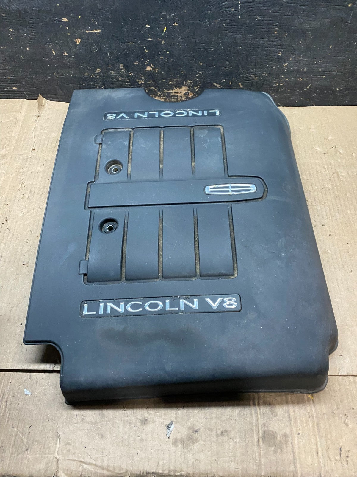 2002 to 2004  Lincoln Navigator 5.4L V8 Engine Motor Cover U0327 DG2