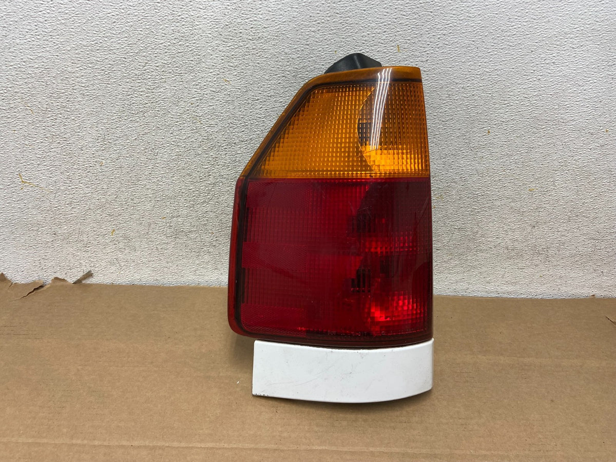 2002 to 2009 Gmc Envoy Left Driver Lh Side Tail Light AH3092 DW0