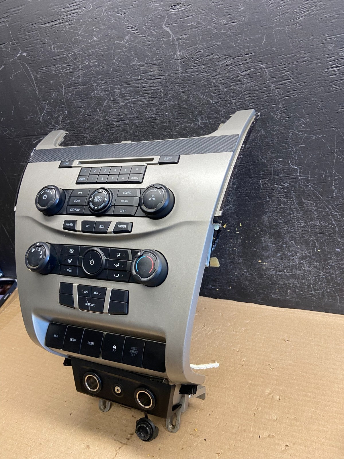 2008 to 2011 Ford Focus Radio Climate Control Panel Trim Bezel AH3630 DG2