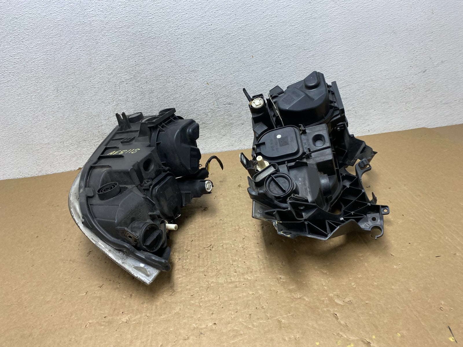 2009-2011 BMW 3 Series 328i 4/D Sedan Headlights Halogen Left+Right Side AF811811