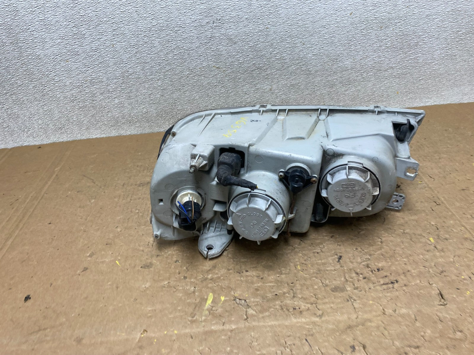 2001 2002 2003 Hyundai XG350 XG Right Passenger Headlight Halogen Oem V6359 DW7