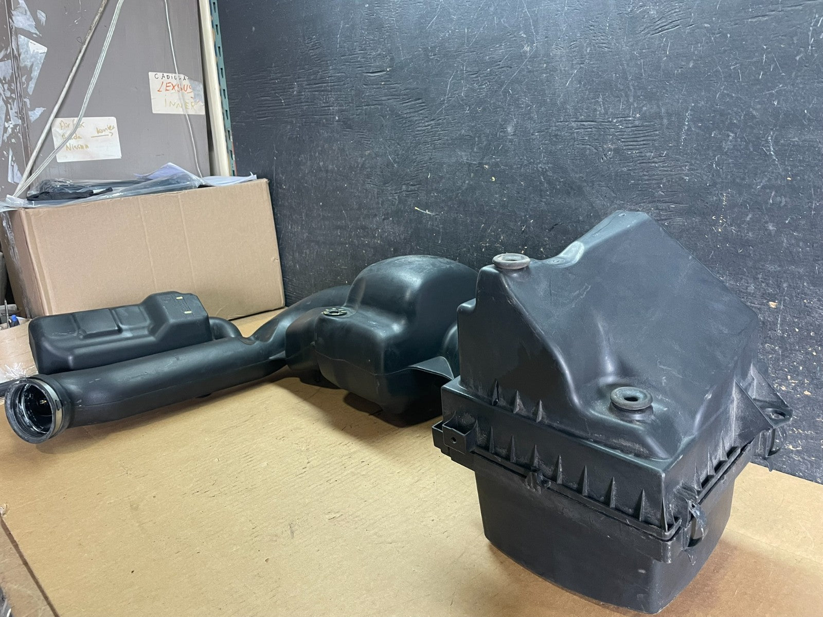 2011 - 2013 Dodge Durango 3.6L Resonator Air Intake Tube z8233 DG5