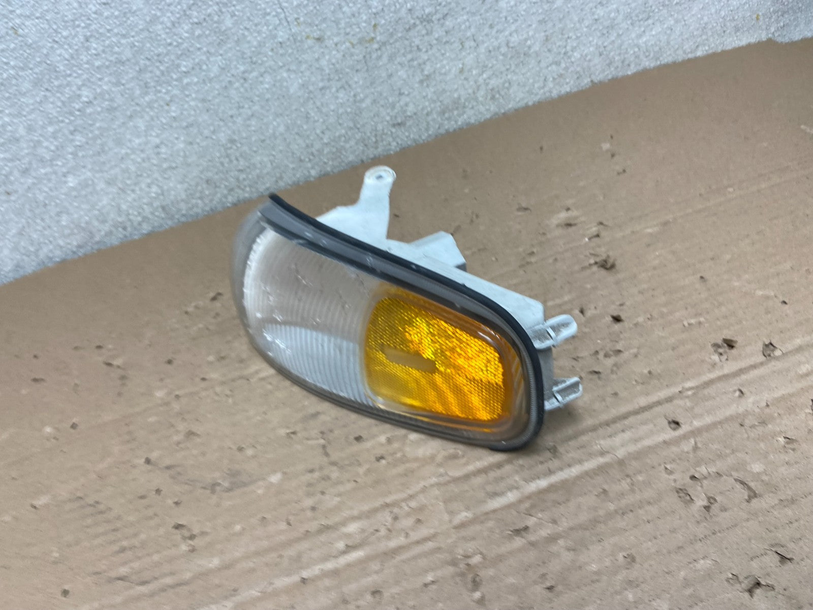 1995 to 1996 Toyota Camry Left Driver LH Side Turn Signal AB1466 DW1