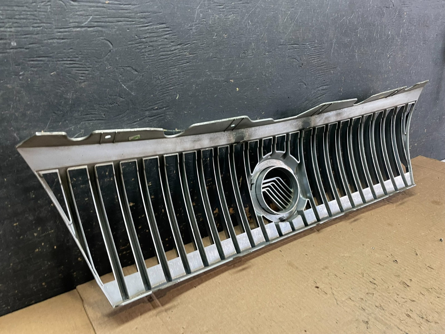2006 to 2010 Mercury Mountaineer Front Upper Grill Grille Oem AB3184 DG4