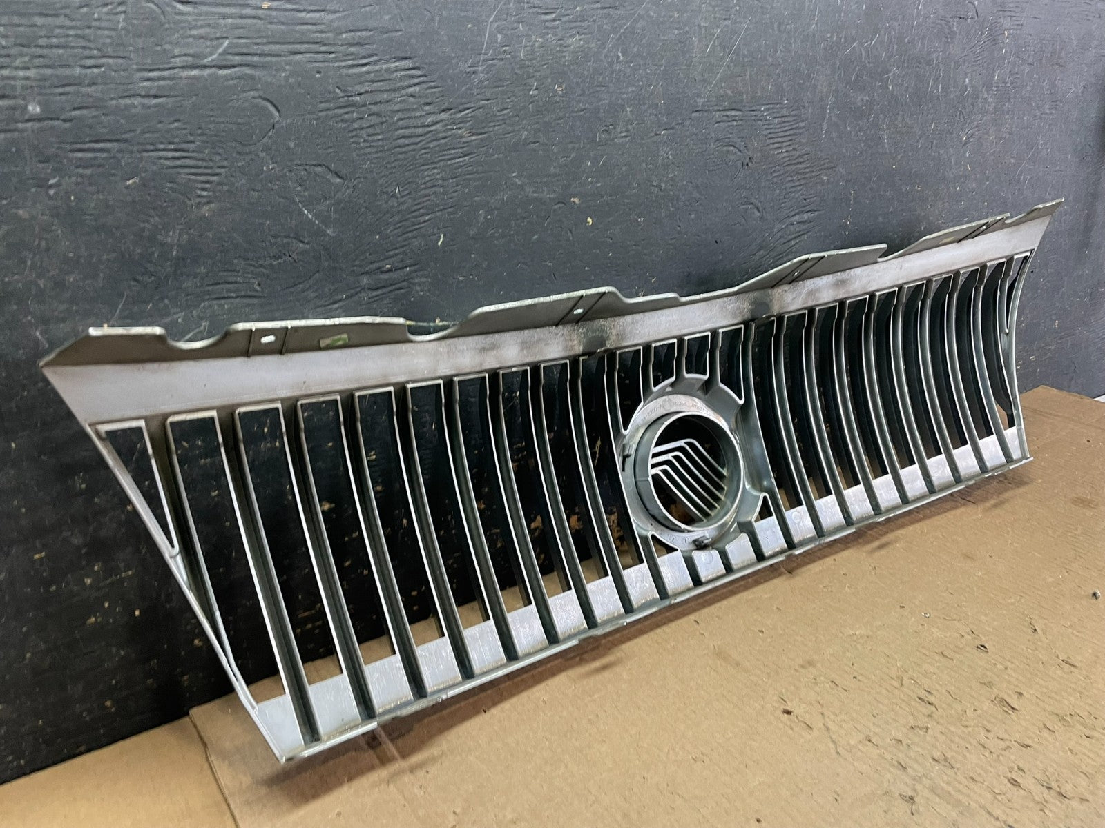 2006 to 2010 Mercury Mountaineer Front Upper Grill Grille Oem AB3184 DG4