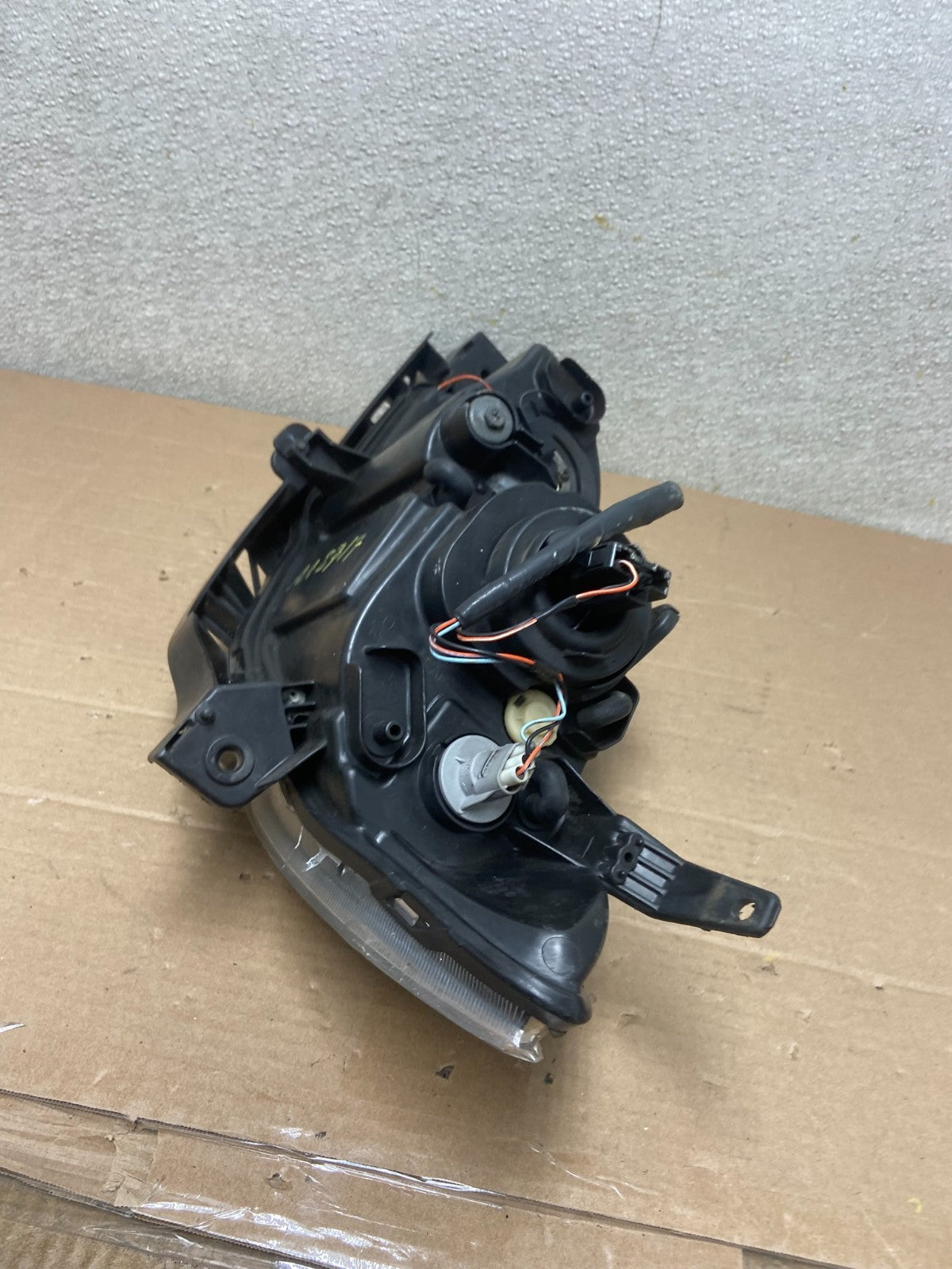 2004 to 2009 Mazda 3 Sedan Right Passenger Rh Side Headlight AA8717 DW6