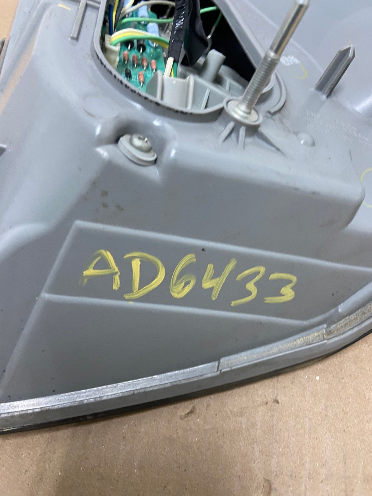 2006 to 2007 Lexus RX400H Left Driver LH Side Tail Light AD6433 LK7