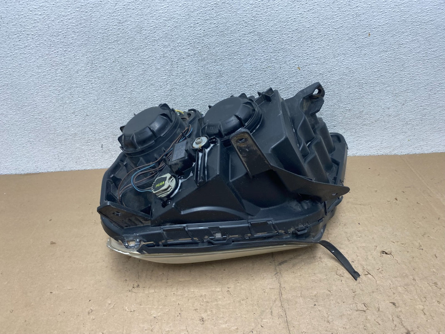 2010 to 2015 GMC Terrain Halogen Passenger Right Rh Side Headlight AG5550 DW5