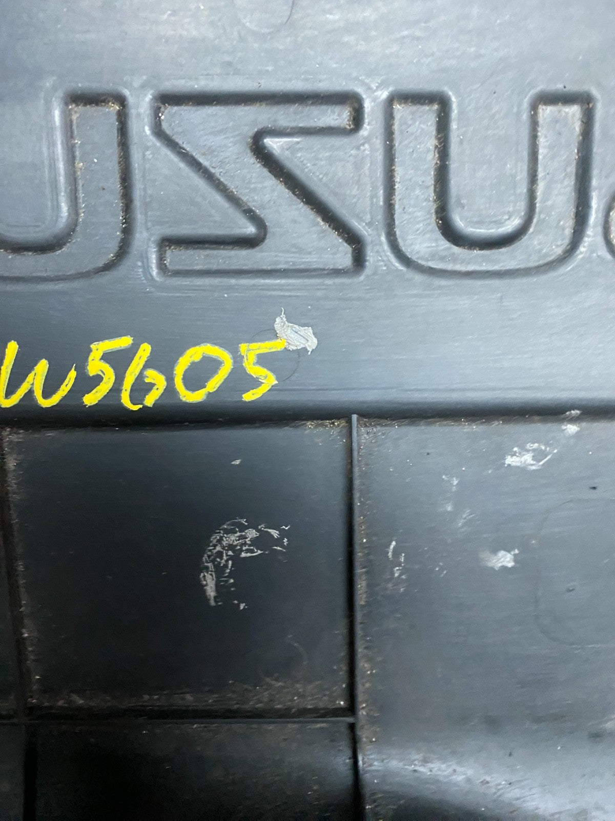 2009-2013 Suzuki Grand Vitara 2.4L Upper Top Engine Motor Dust Cover W5605 DG9