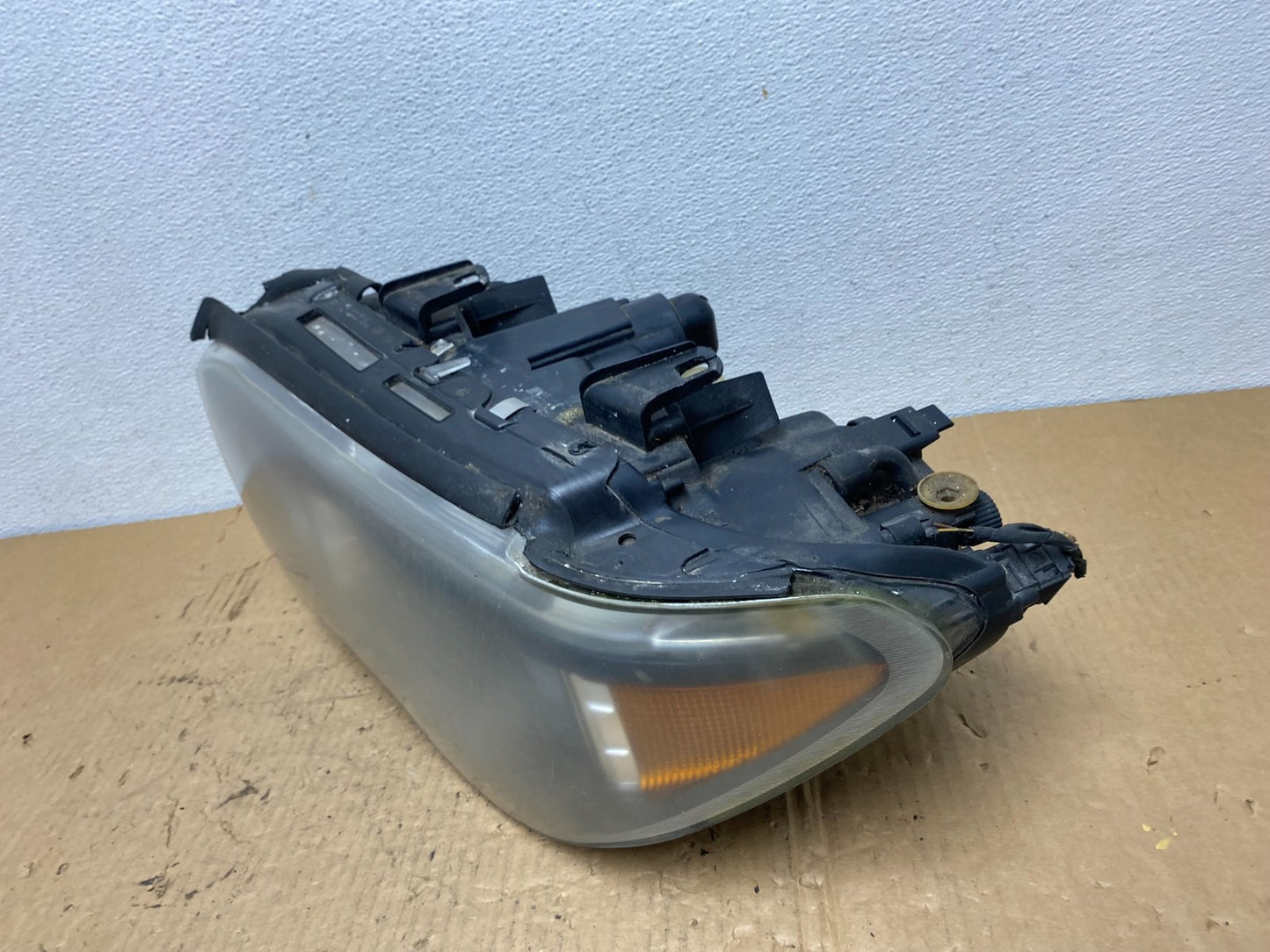 2002 to 2005 BMW 7 Series 745i Xenon Left Driver LH Headlight AC8114 DW1
