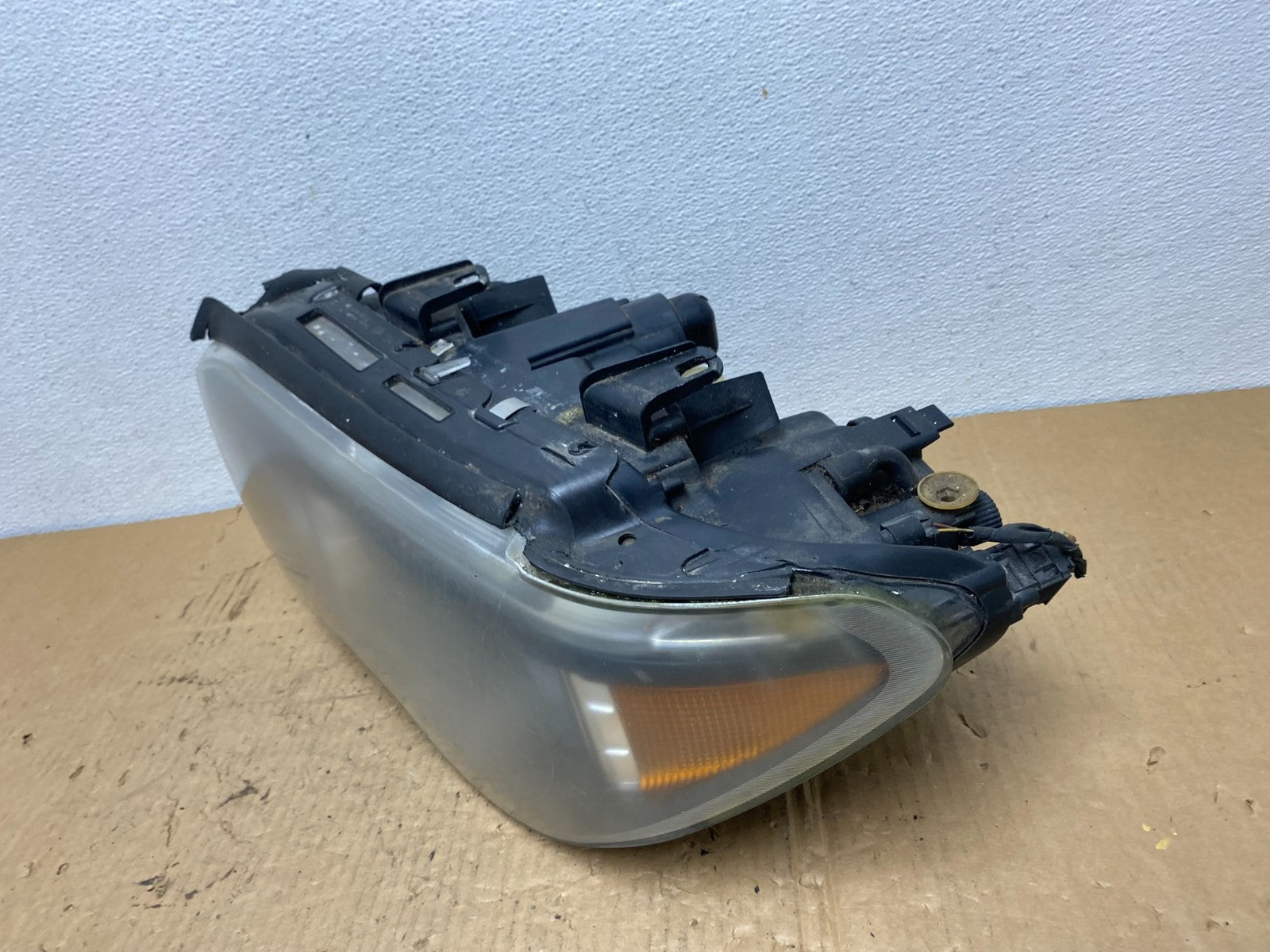 2002 to 2005 BMW 7 Series 745i Xenon Left Driver LH Headlight AC8114 DW1