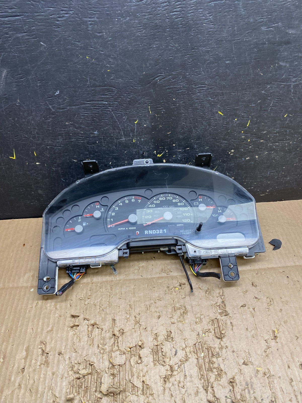 2004 2005 Ford Explorer Speedometer Cluster Gauge Oem V7550 DG0