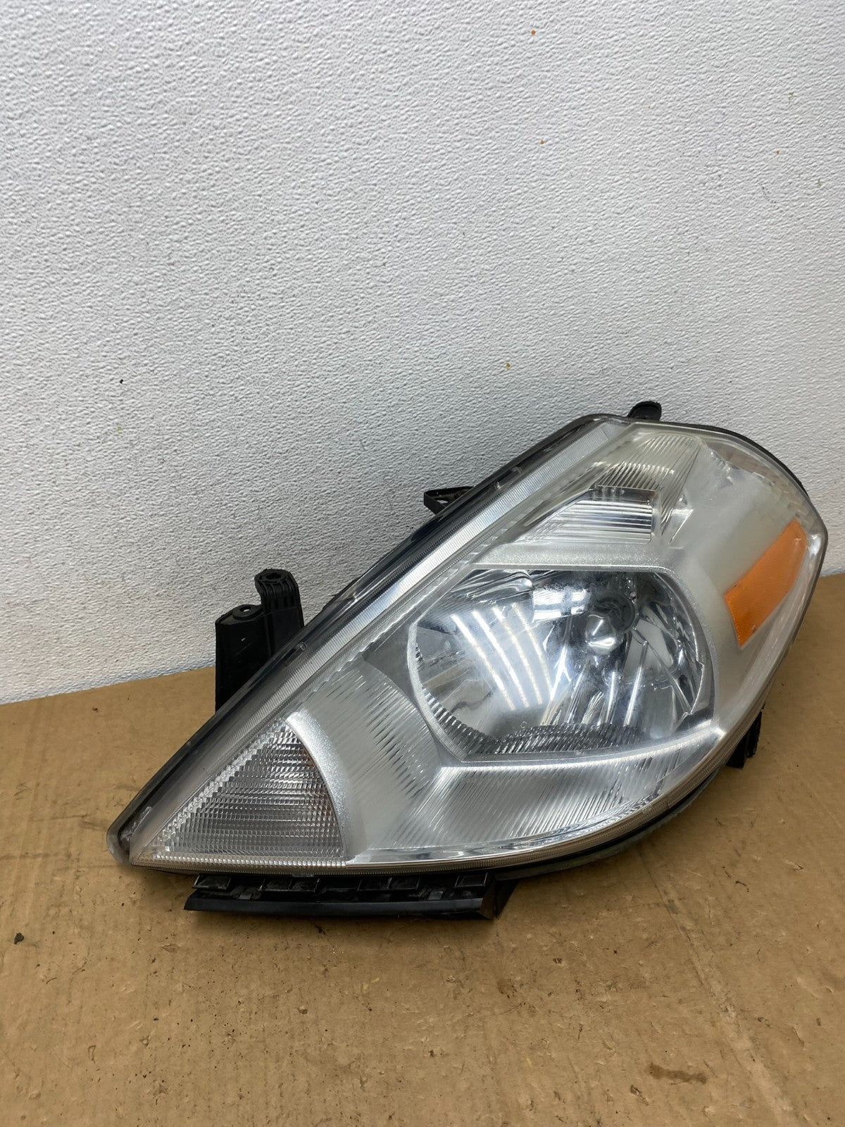 2008 to 2012 Nissan Versa Headlight Halogen Left Driver Lh Side AD1208 DW0
