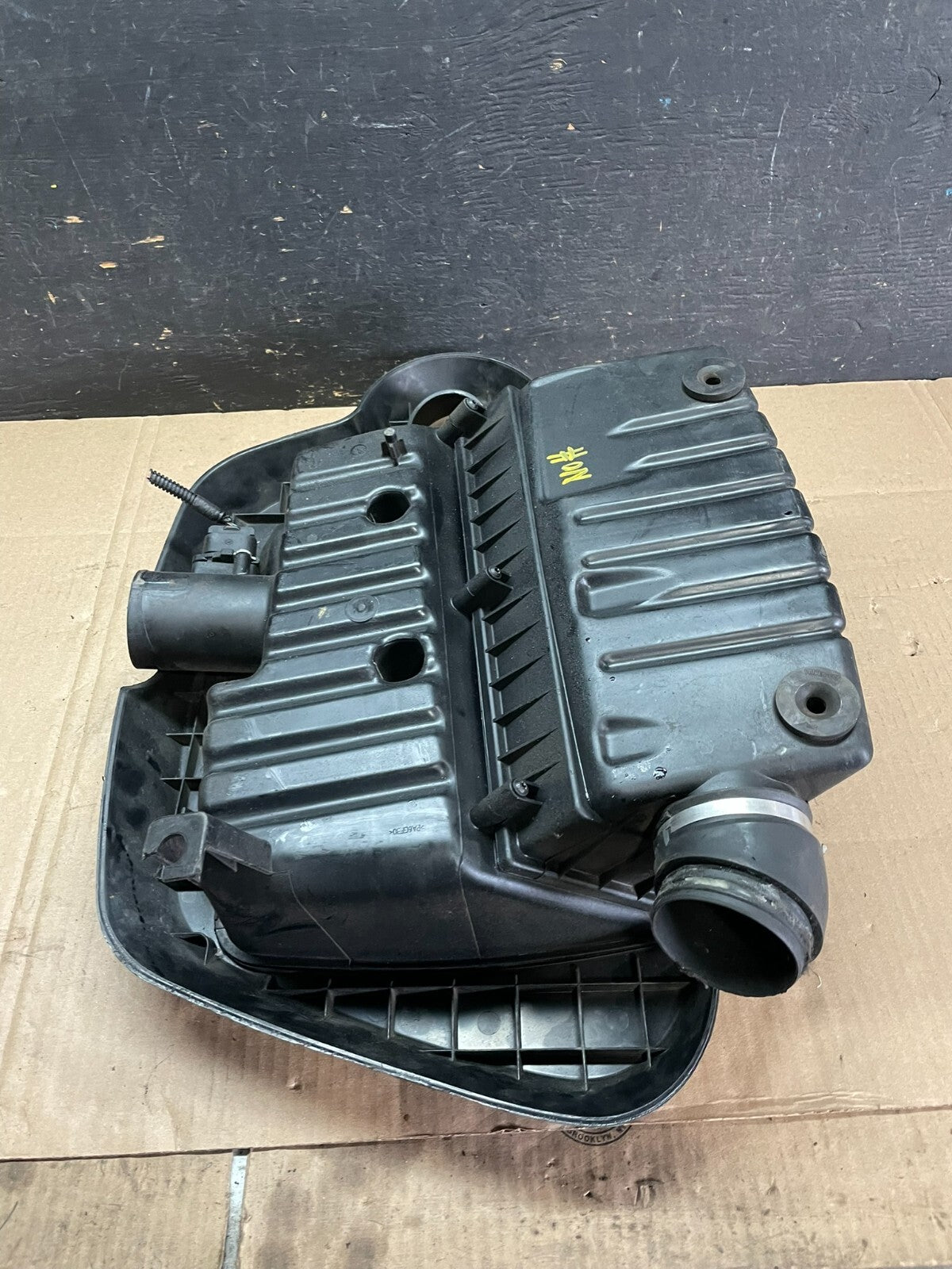 2006 to 2011 Chevrolet HHR Engine Motor Cover Shield M9027 DG7