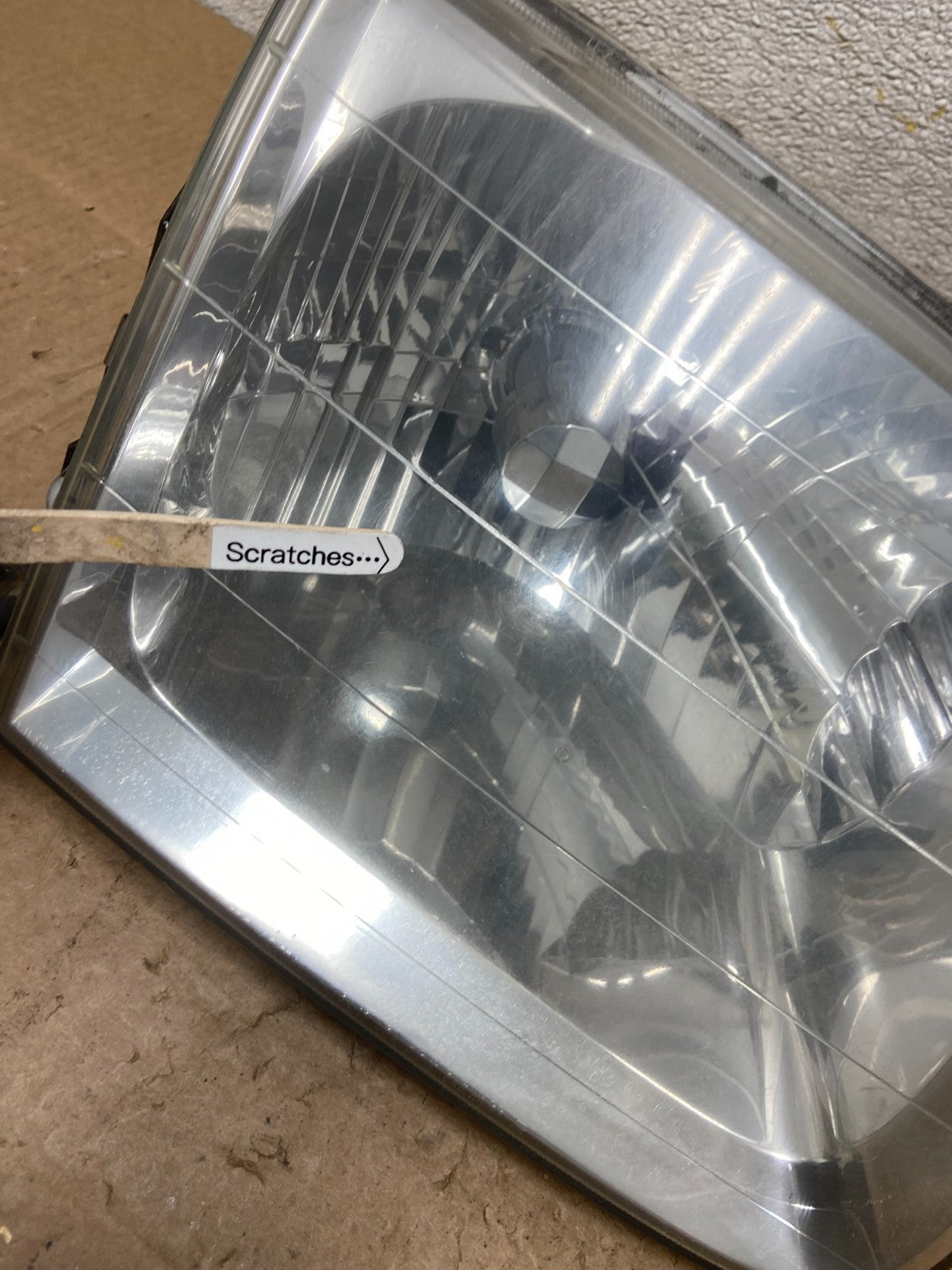 2001 to 2004 Toyota Sequoia Right Passenger RH Side Headlight Halogen Y8803 DW3