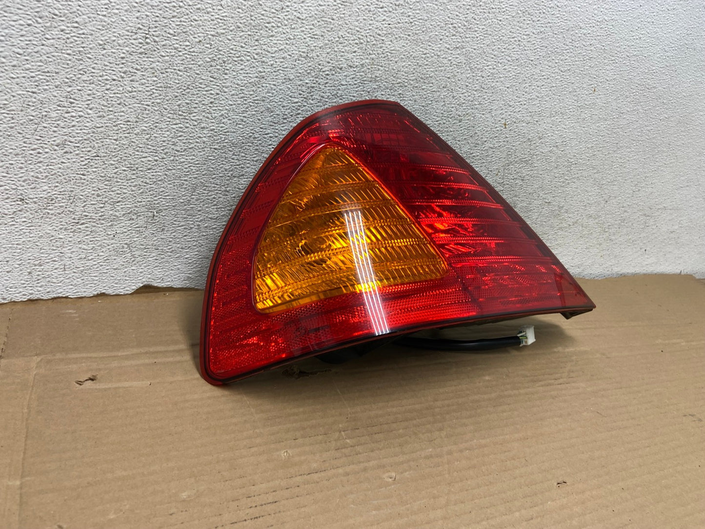 2000 2001 2002 Toyota Avalon Left Driver Side Tail Light AG8103 LK1