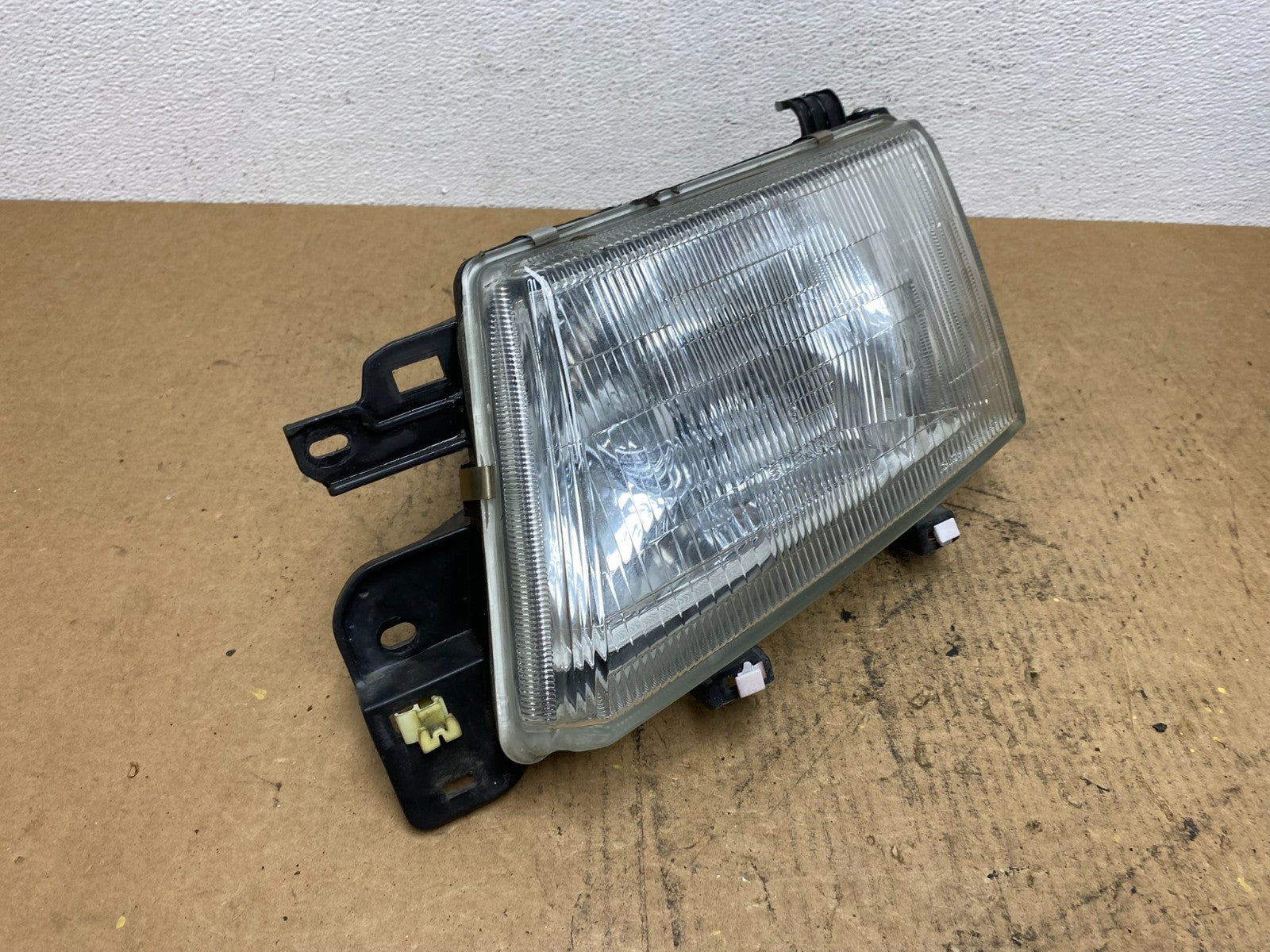 1999 2000 Subaru Forester Left Driver LH Headlight Halogen AC3679 DG2
