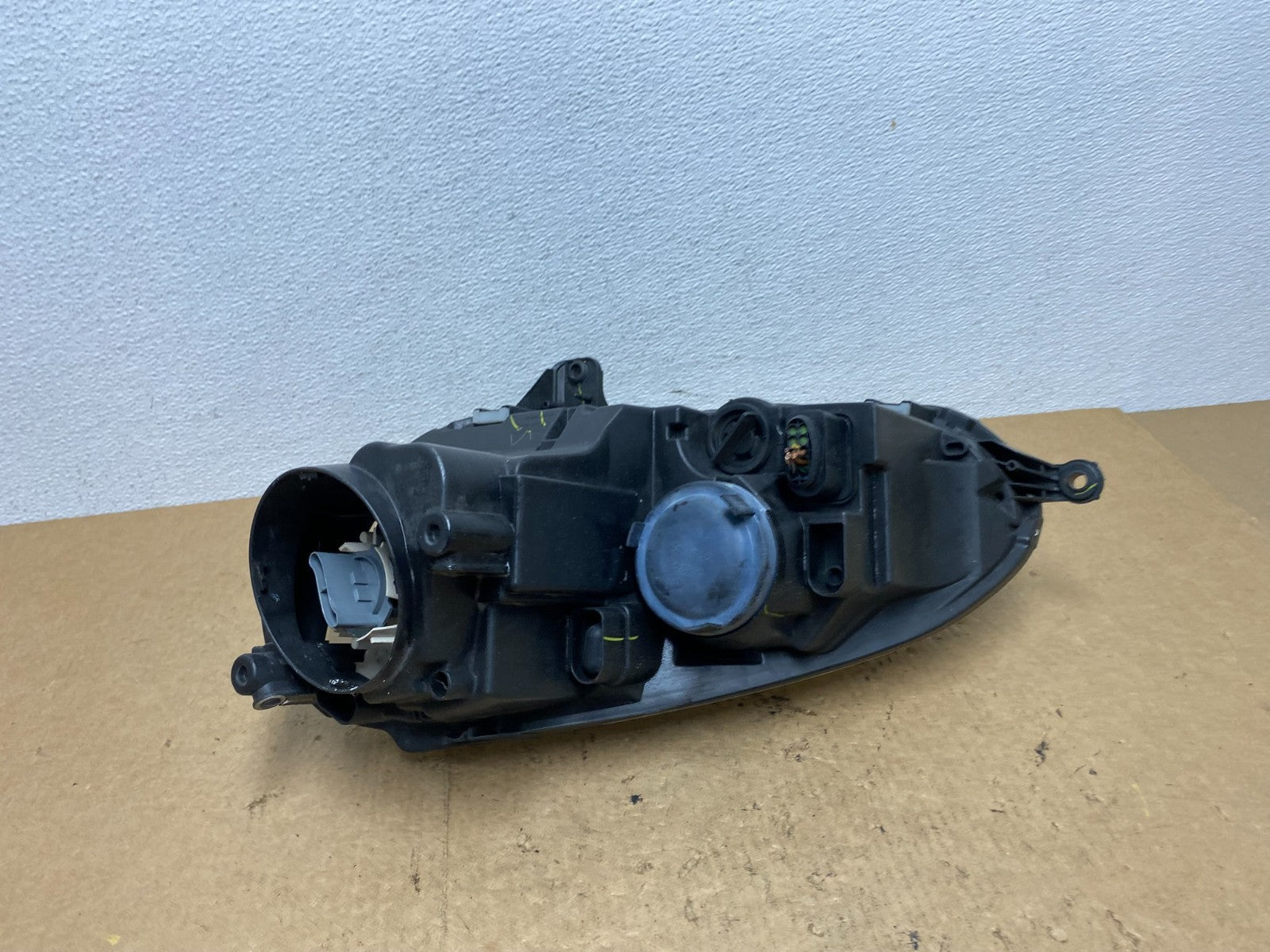 2005 - 2010 Volkswagen Jetta Right Passenger RH Side Headlight Halogen AC3535 DW5