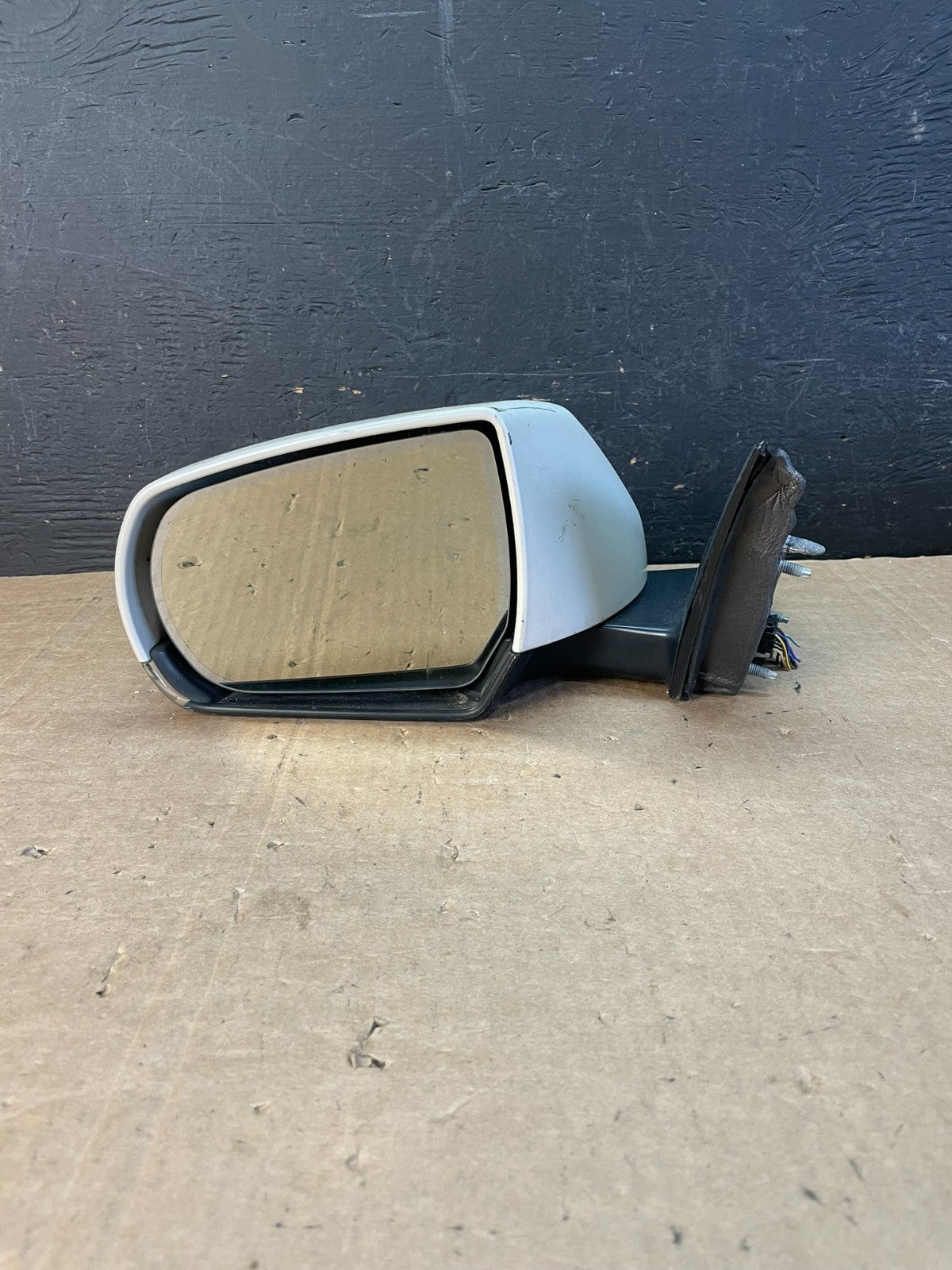 2013 - 2016 Cadillac ATS Left Driver Side Door Mirror AE8553 DW8