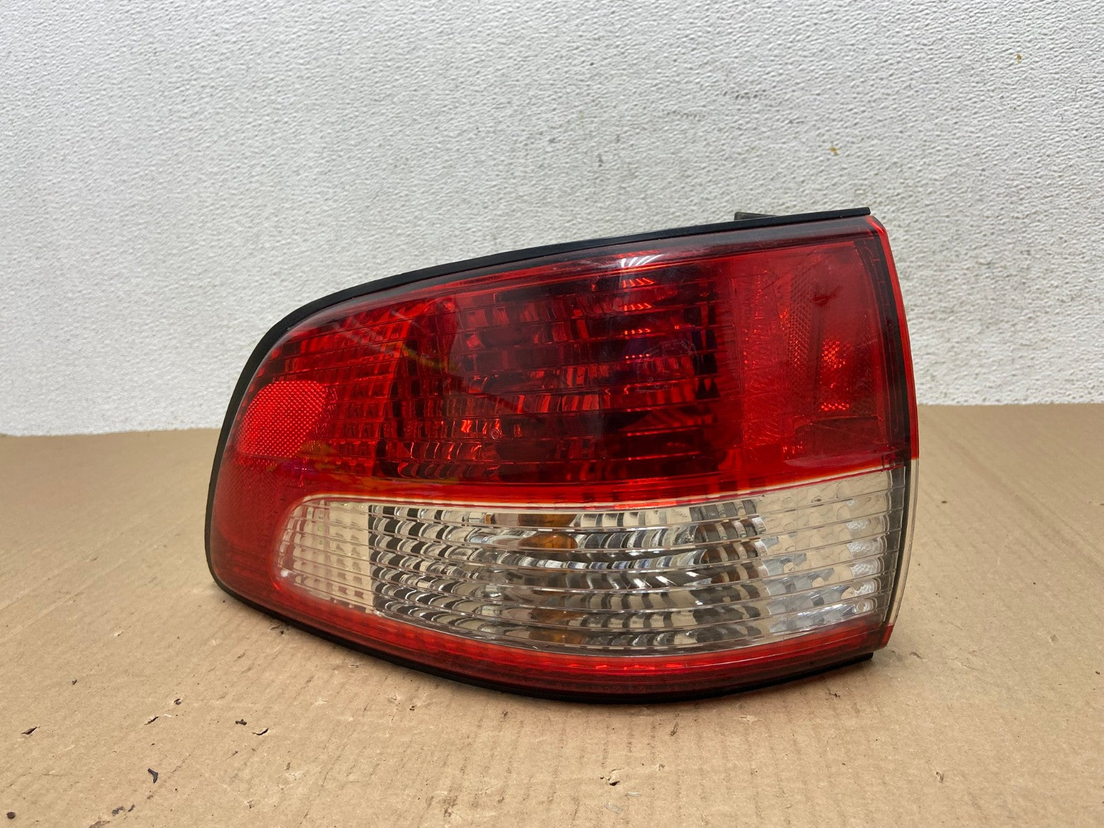 2001 2002 2003 Toyota Sienna Left Driver Lh Side Tail Light AE8955 LK0