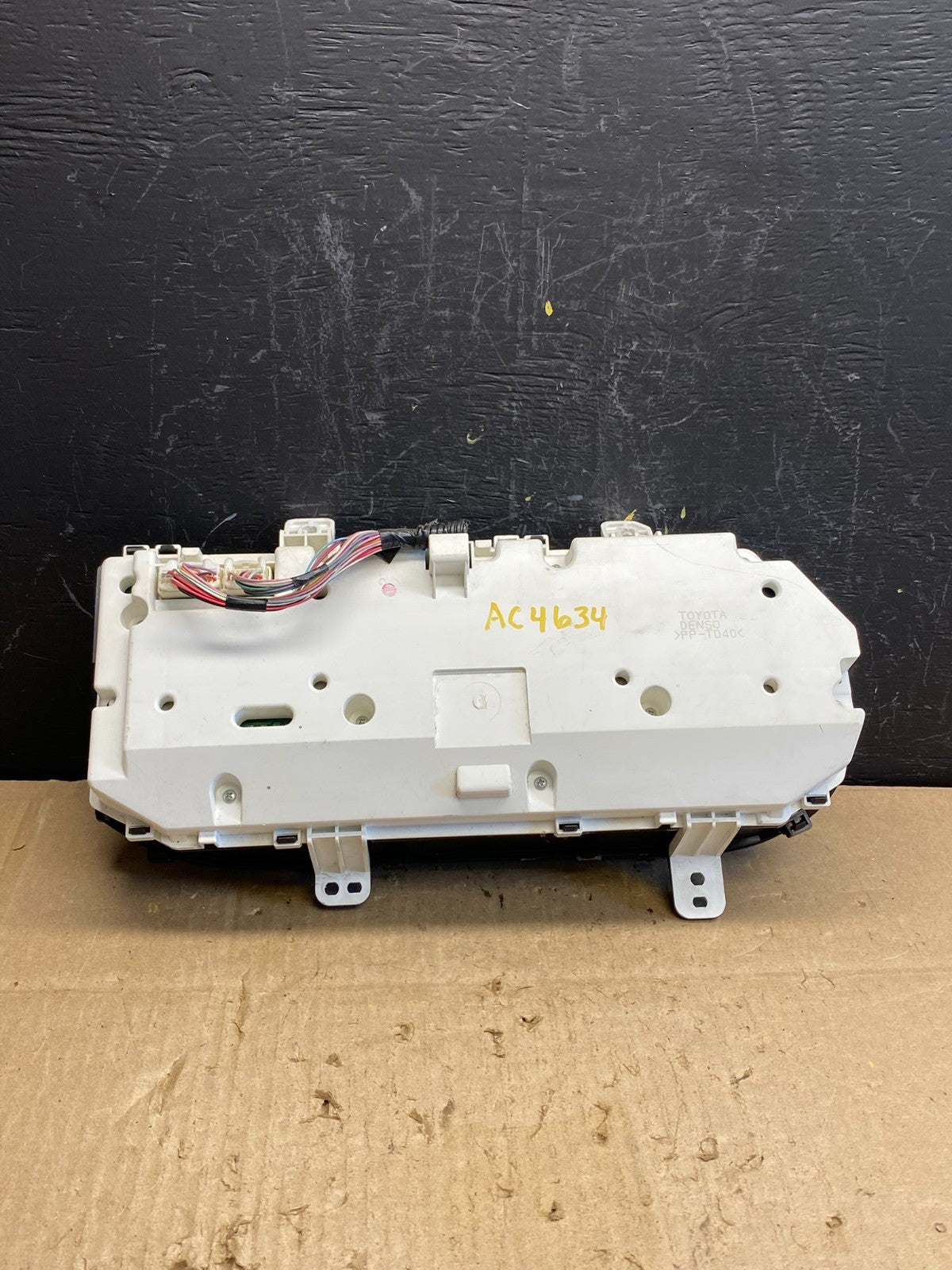 2005 to 2006 Toyota Avalon Speedometer Insrument Gauge Cluster AC4634  DG4