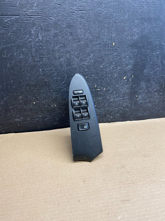2002-2005 Chevrolet Trailblazer Left Driver Window Control Switch AH1258 DG0