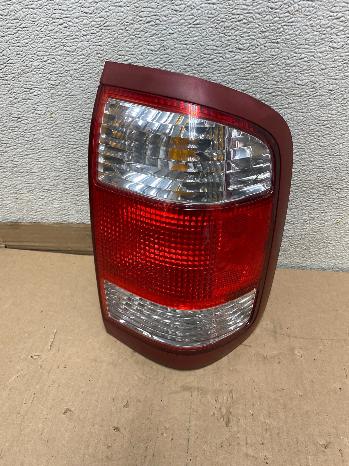 1999 to 2004 Nissan Pathfinder Right Passenger Rh Side Tail light Oem U7111 DW0
