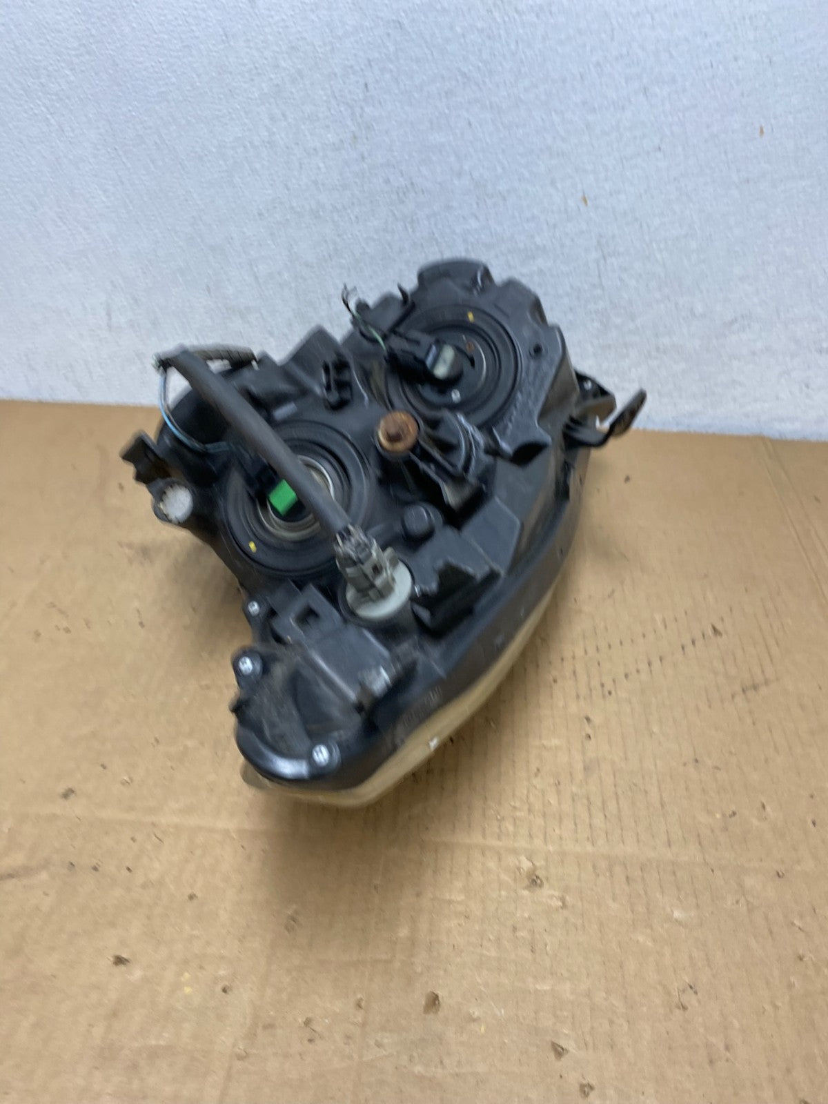 2009-2013 Nissan Rogue Right Passenger Halogen Headlight AD0942 DW6