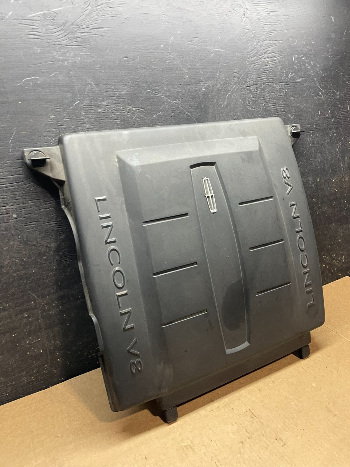 2005 to 2006 Lincoln Navigator 5.4L V8 Engine Motor Cover Y9487 DG1