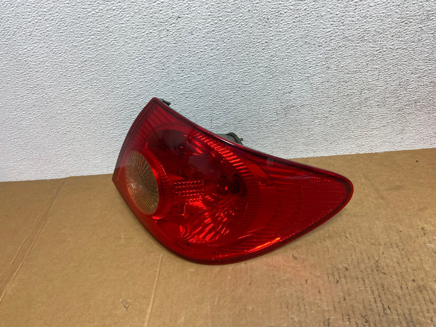 2005 - 2008 Toyota Corolla Right Passenger RH Side Tail light AE0332 LK1