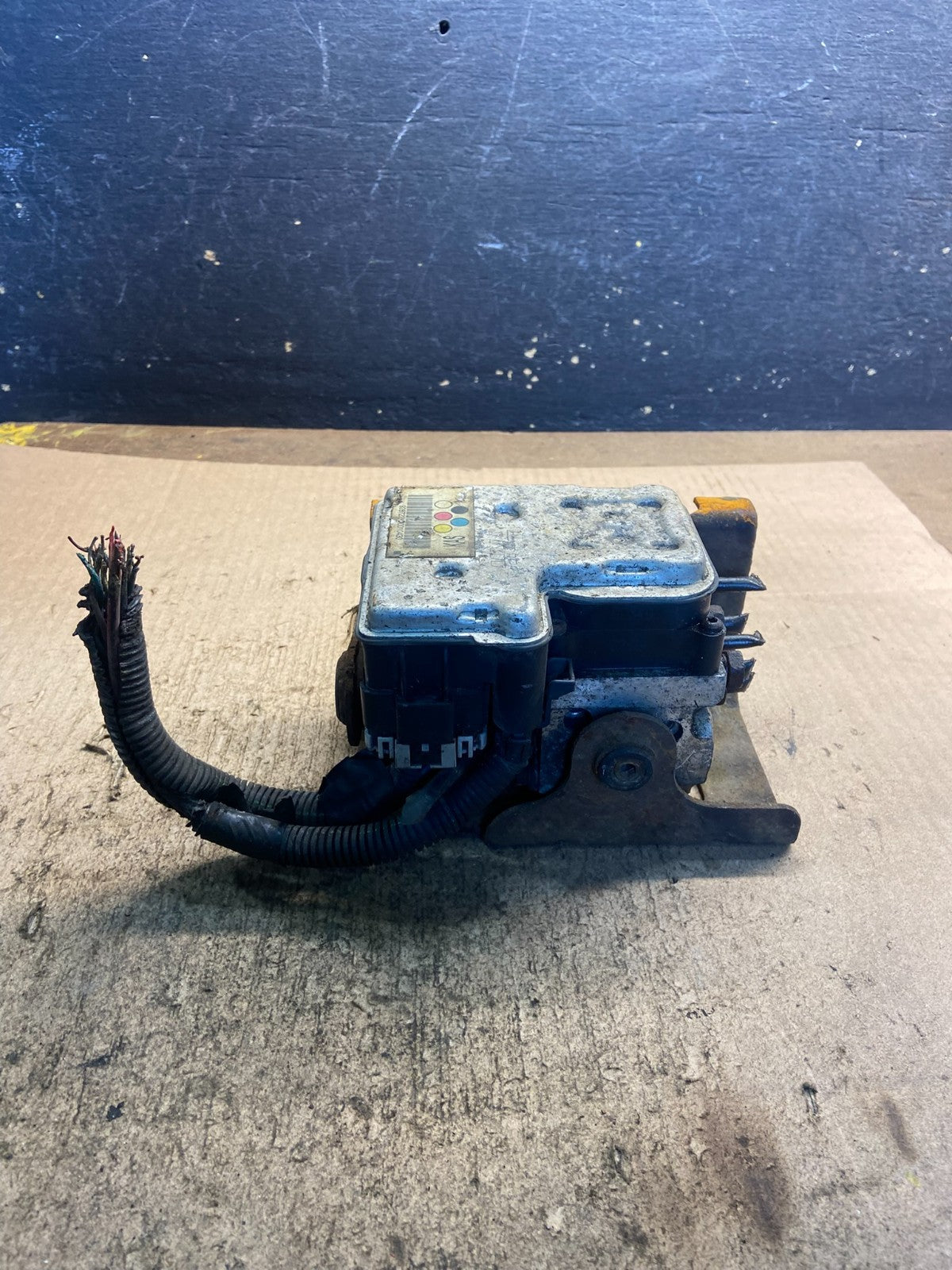 Chevrolet GM ABS Anti-Lock Brake Module 13567128 Z8924 DG2