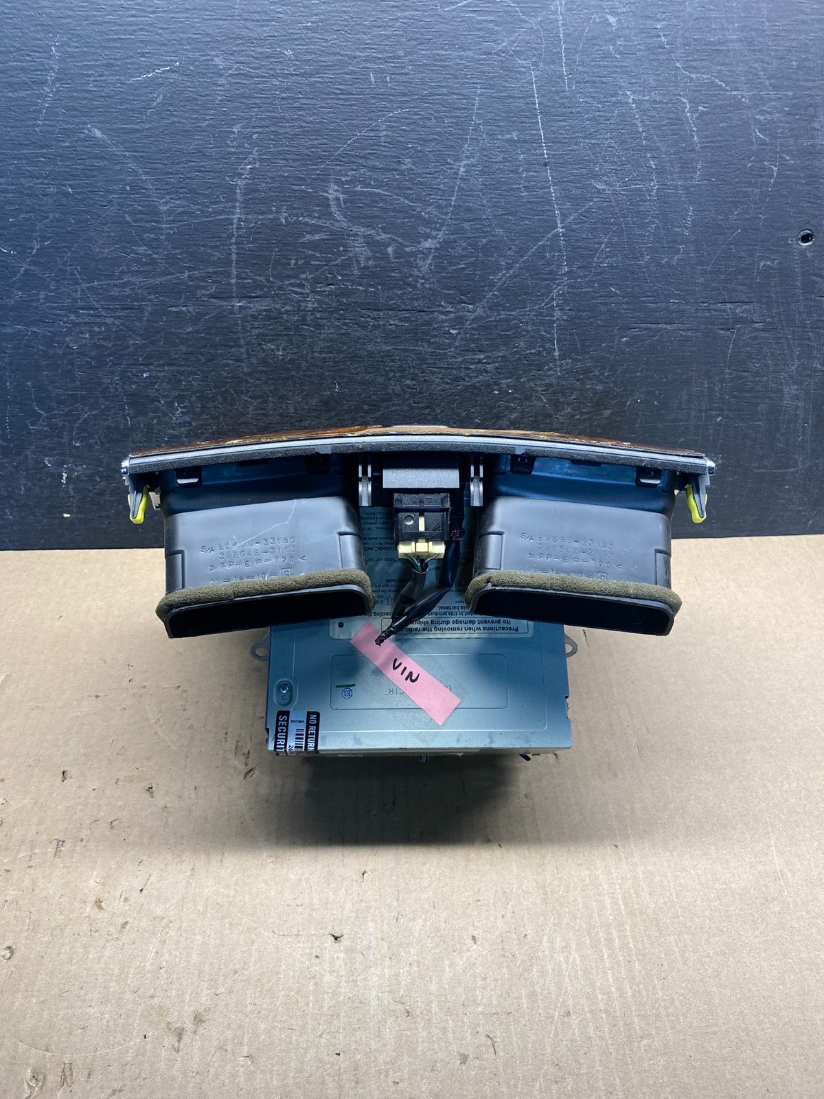 2004 to 2006 Lexus ES330 Es300 Radio Receiver Tape CD Air Vent AG5988 DG3