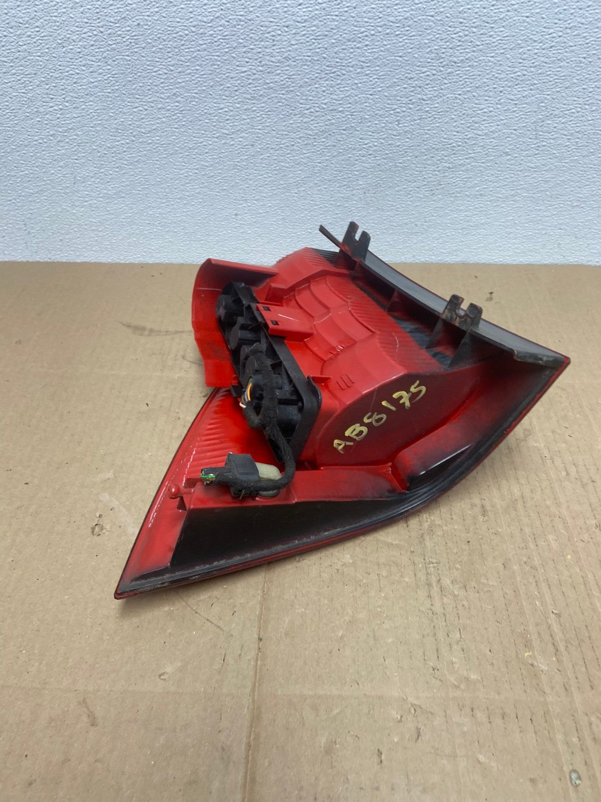2002-2005 Mercedes ML 350 Ml-Class Right Passenger Rh Side Tail Light AB8175 LK5
