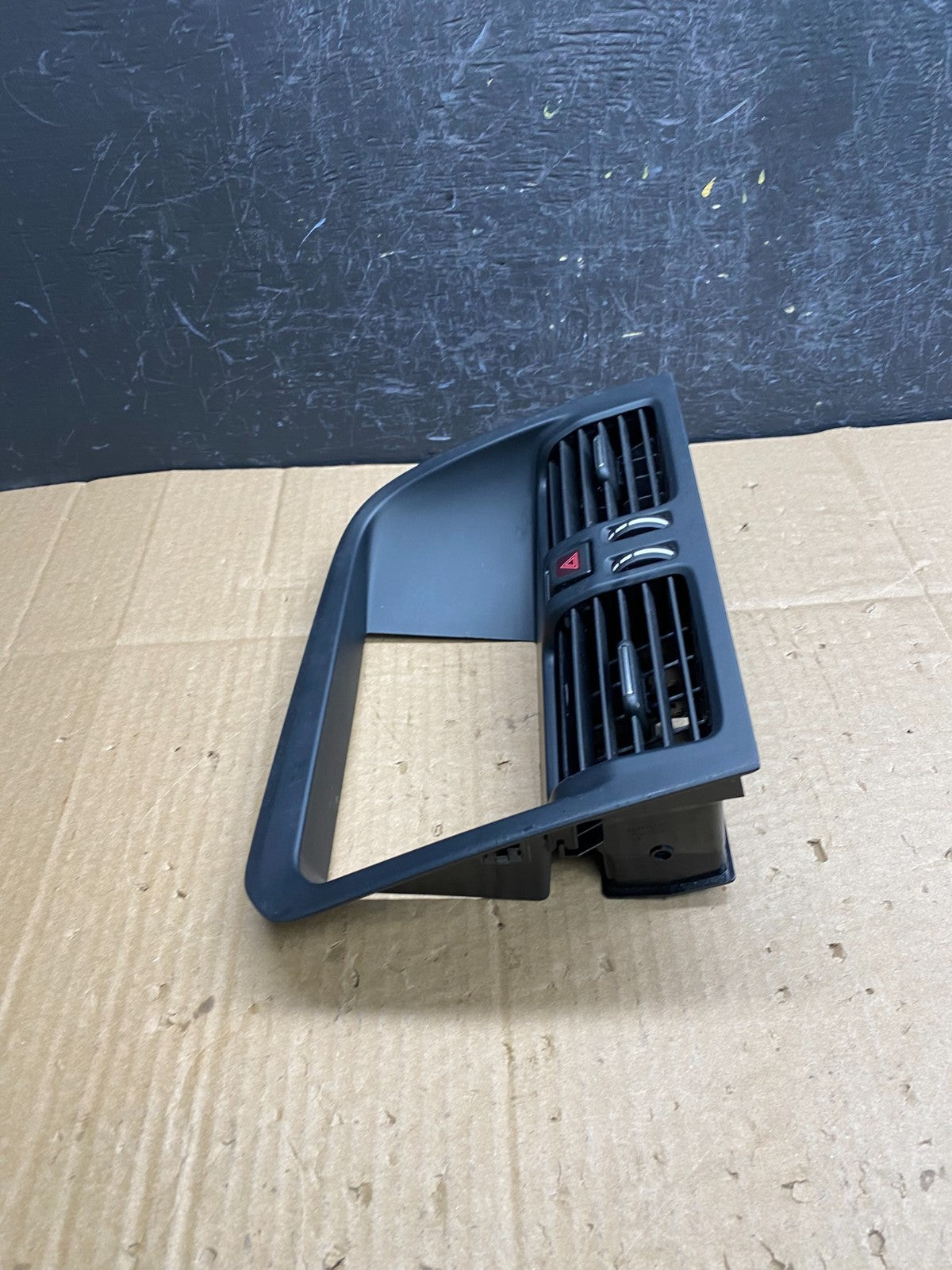 2010-2017 Volvo XC60 Radio Screen Bezel Center Dash Vent Hazard Switch ac9470 DG1